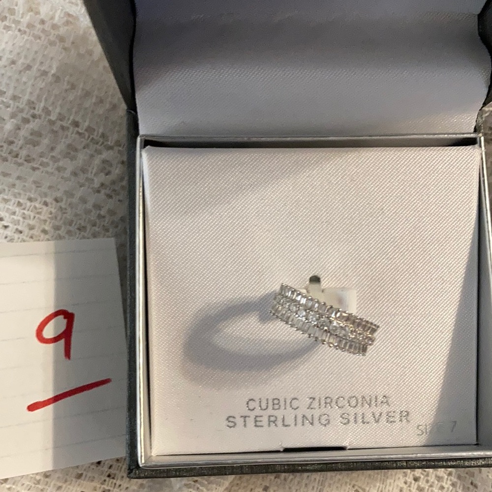 Beautiful ladies sterling silver cubic zirconia ring size 7